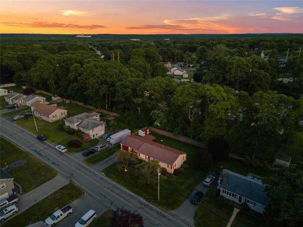 Tiverton, RI 02878,133 Warren AVE