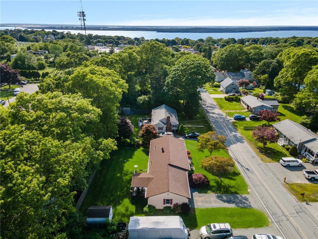 Tiverton, RI 02878,133 Warren AVE