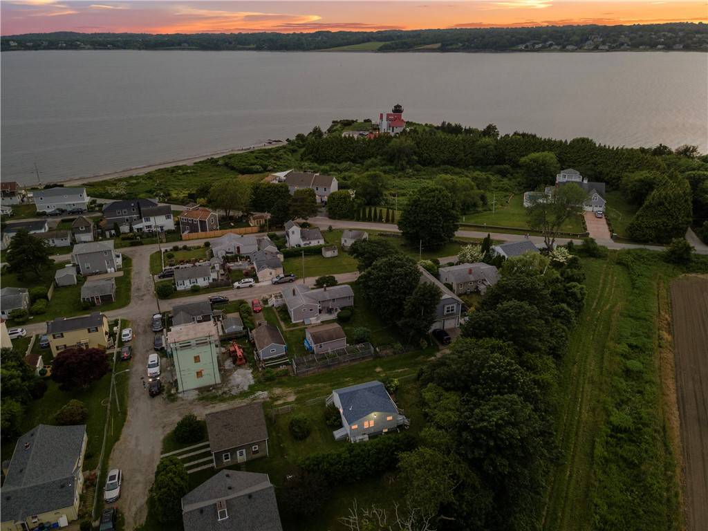 Tiverton, RI 02878,56 Grace ST