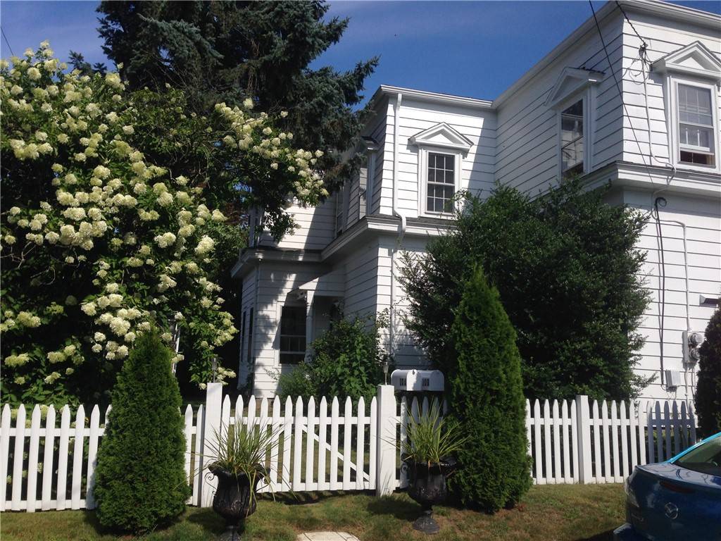 South Kingstown, RI 02879,10 Hendricks ST