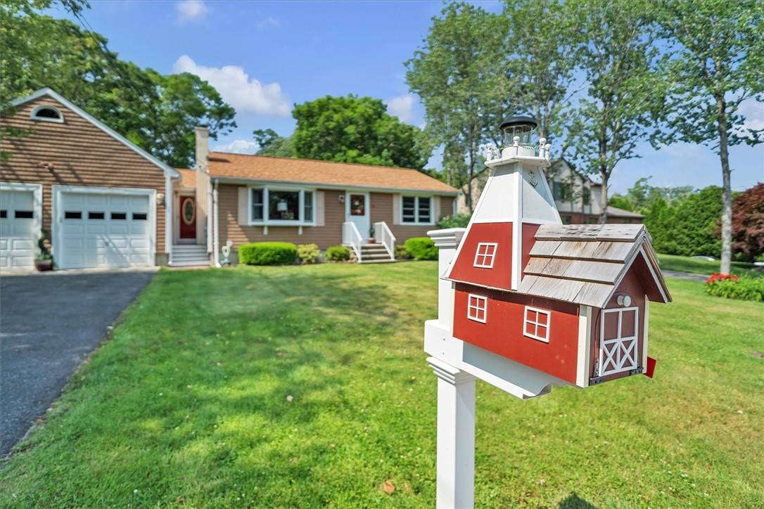 Tiverton, RI 02878,72 Saxony AVE
