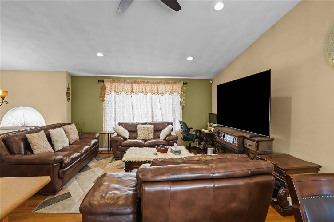 Johnston, RI 02919,52 Tartaglia ST