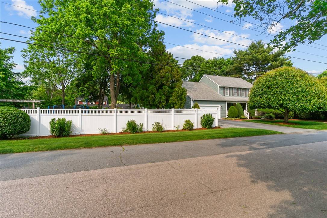 East Greenwich, RI 02818,75 6th AVE