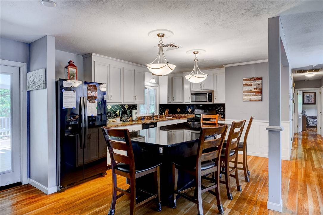 South Kingstown, RI 02881,64 Higgins DR