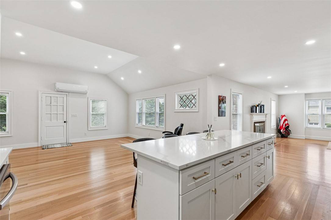 North Providence, RI 02911,9 Country Pkwy