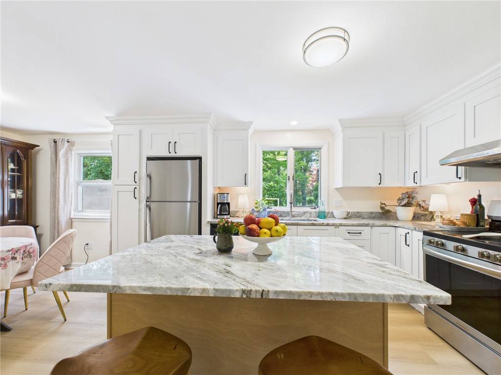 East Greenwich, RI 02818,65 Bayberry LN