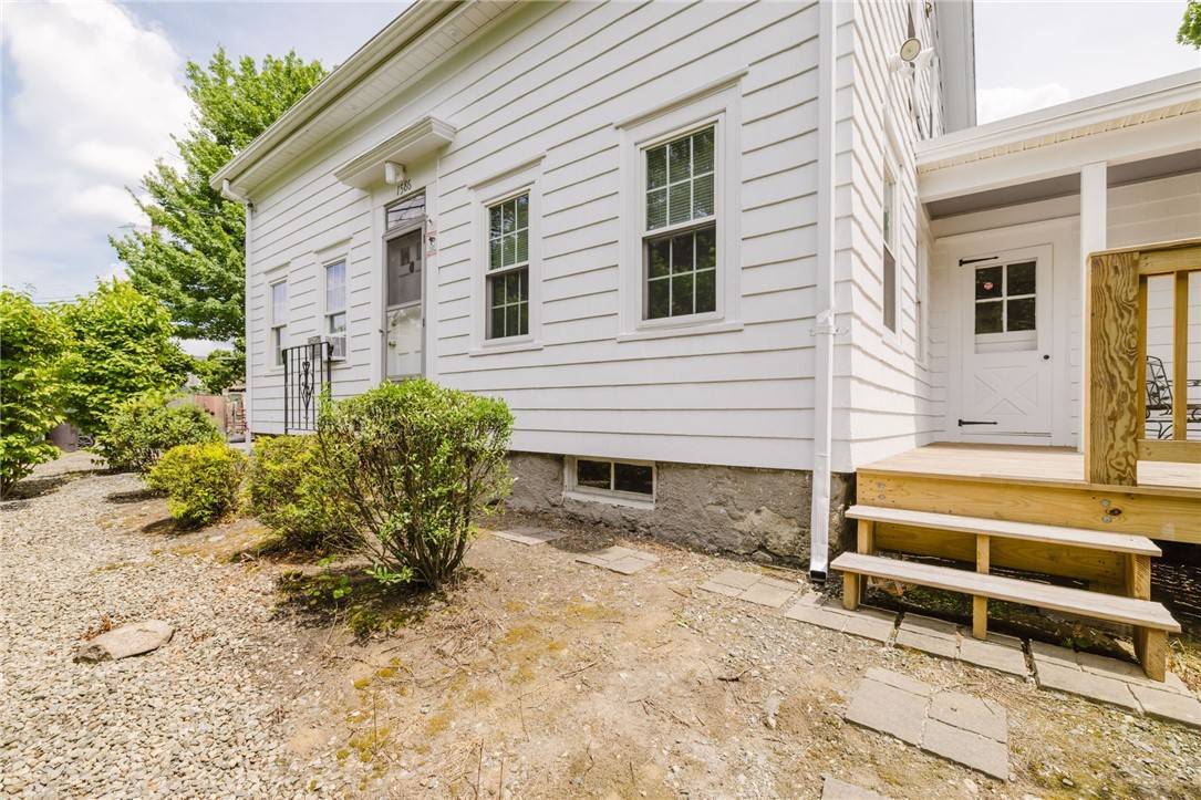 Providence, RI 02909,1586 Chalkstone AVE