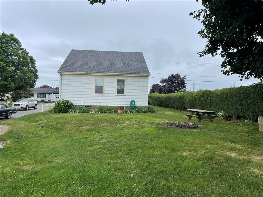 Middletown, RI 02842,14 Forest AVE