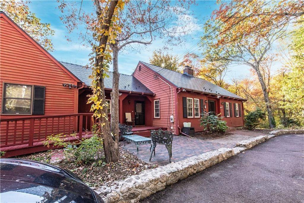 East Greenwich, RI 02818,584 Division RD
