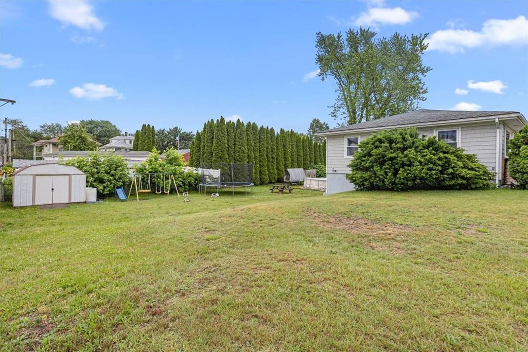 Woonsocket, RI 02895,6 Angell ST