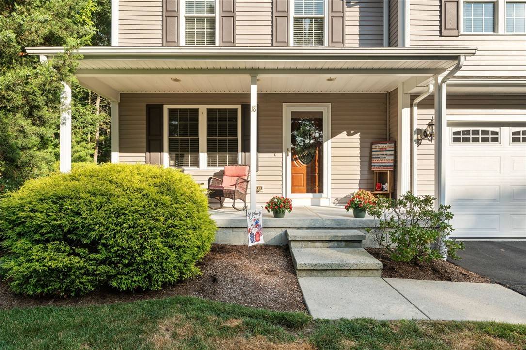 Smithfield, RI 02917,18 Country Hill LN