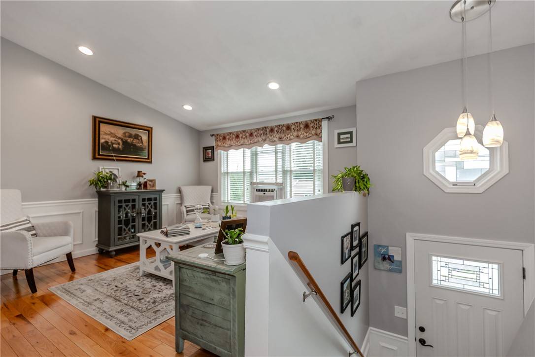 Johnston, RI 02919,10 Pembroke DR