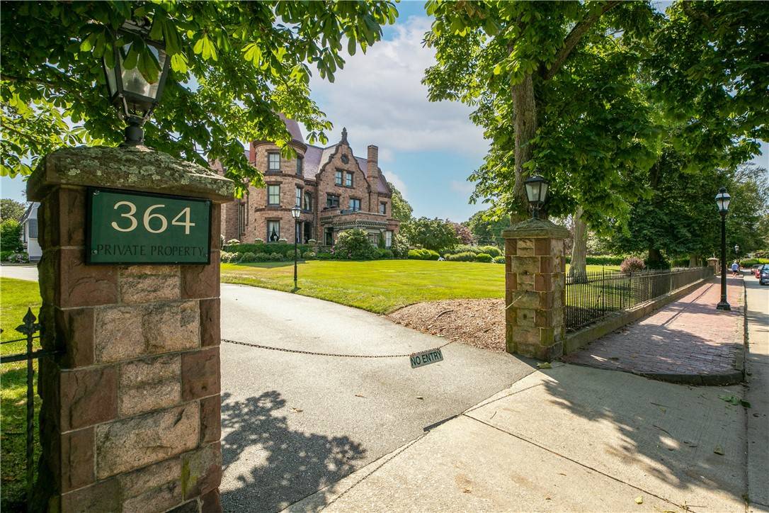 Newport, RI 02840,364 Bellevue AVE #D7