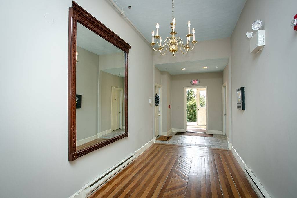 Newport, RI 02840,1 Seaview AVE #4