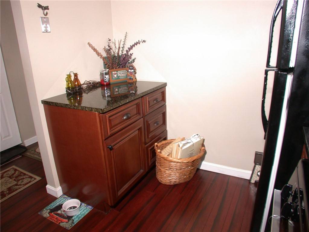 Warwick, RI 02886,750 QUAKER LN #B205