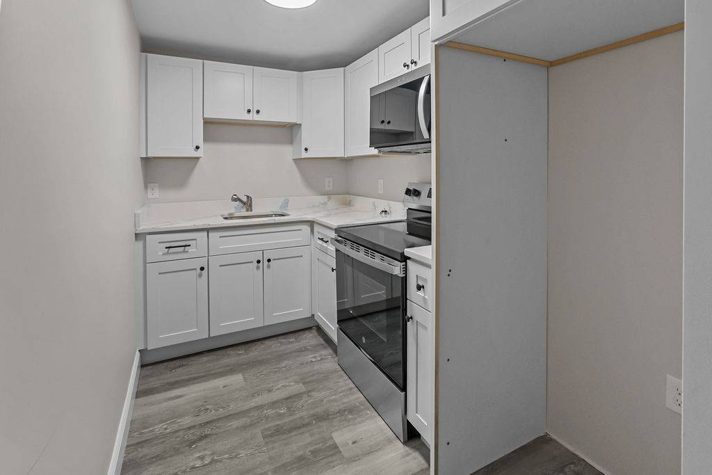 Seekonk, MA 02771,75 County ST #2