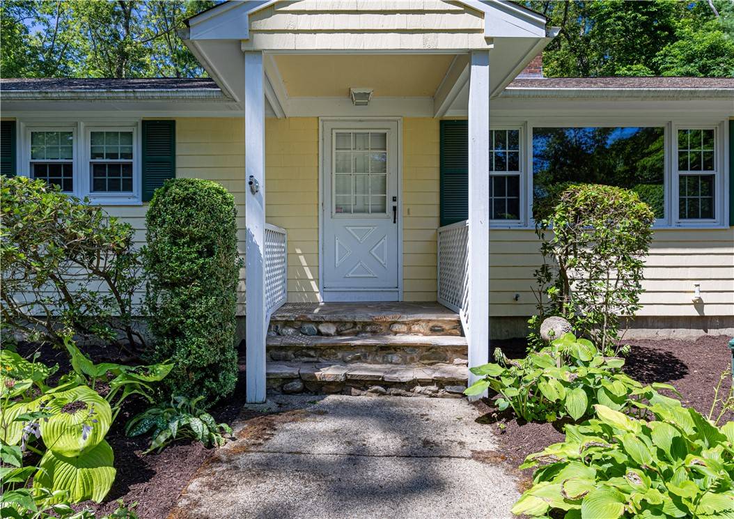 Scituate, RI 02857,39 Blueberry LN