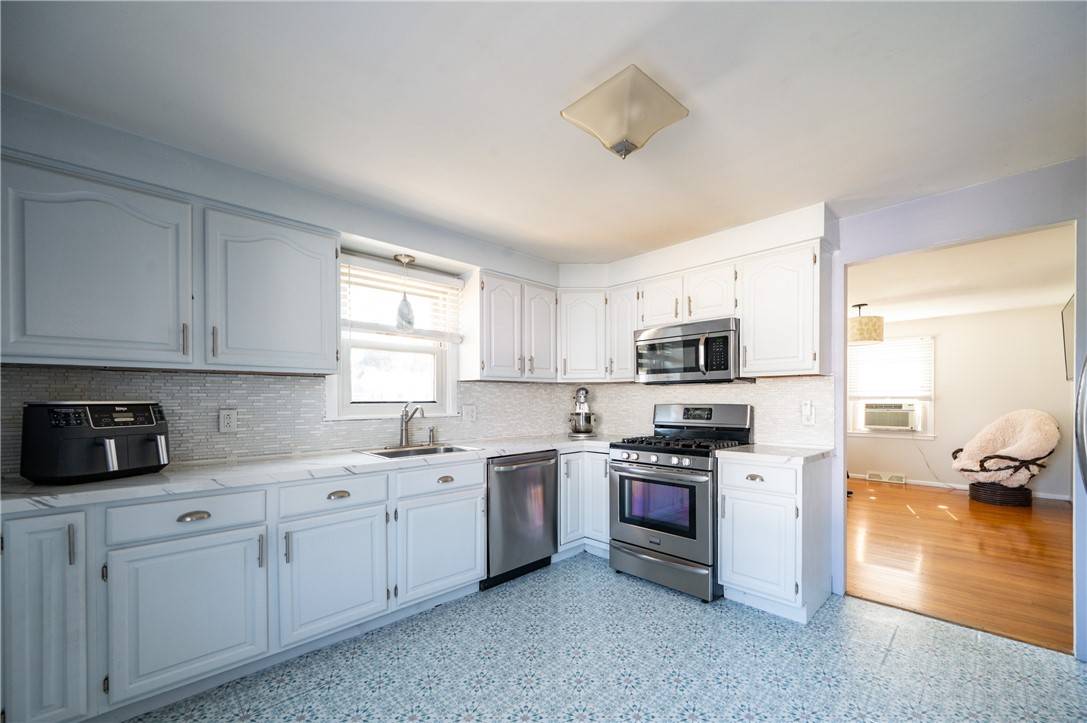 East Providence, RI 02915,34 Dearborn DR