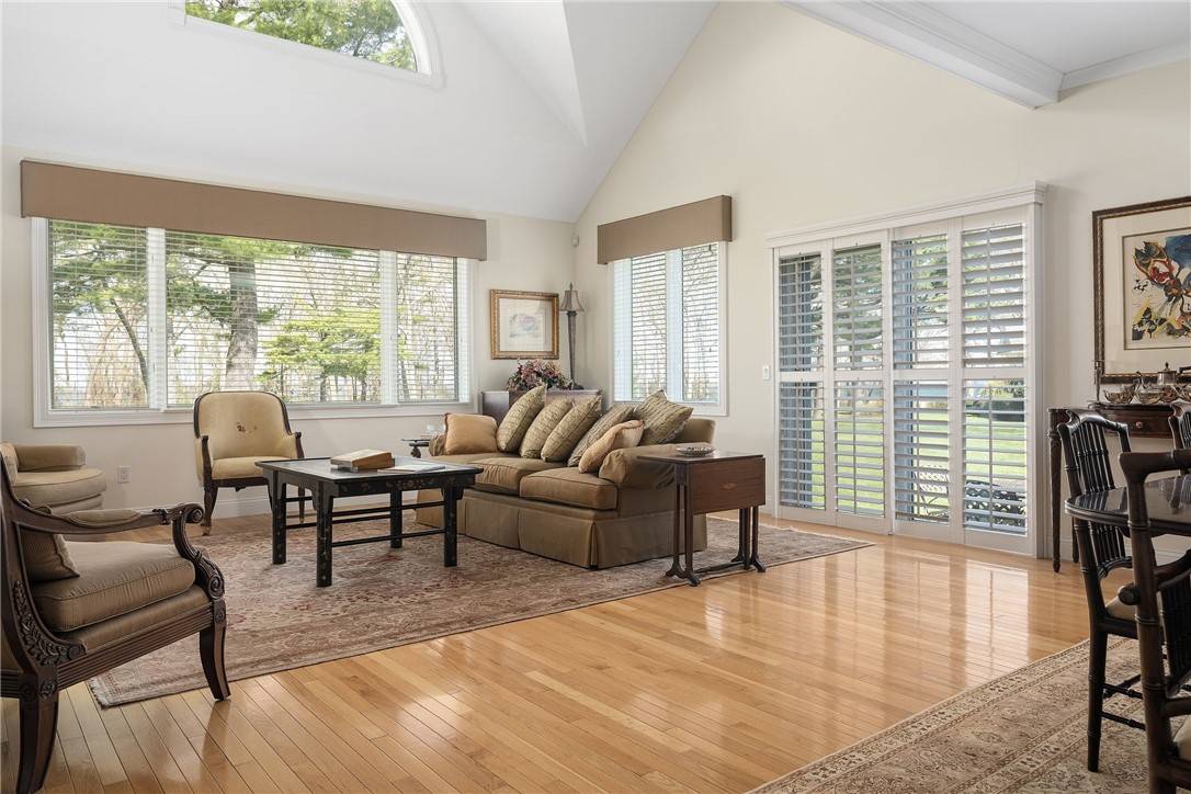 North Kingstown, RI 02852,90 Woods WAY