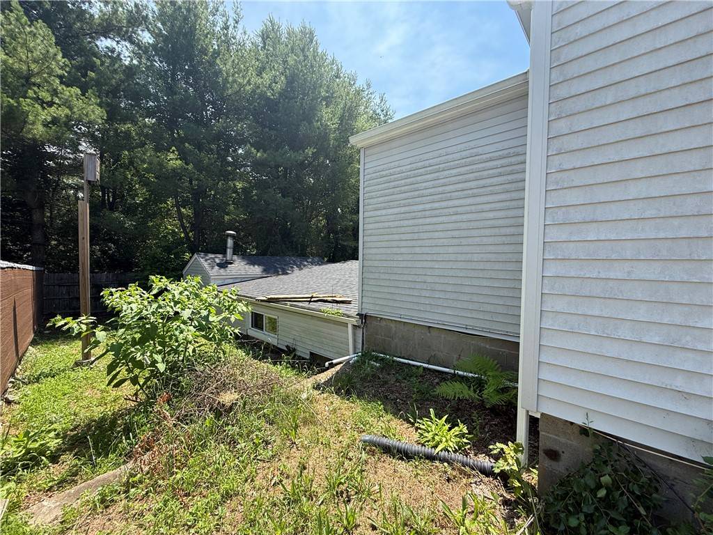 Glocester, RI 02857,22 Liberty LN