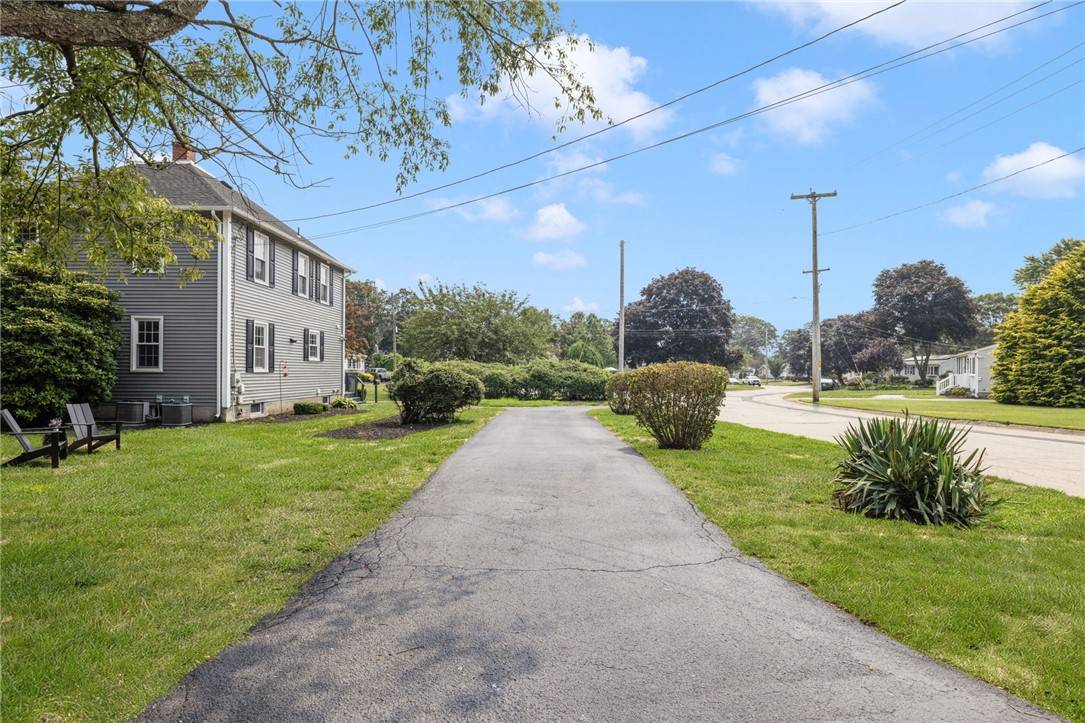 Warwick, RI 02886,6 LARKSPUR RD