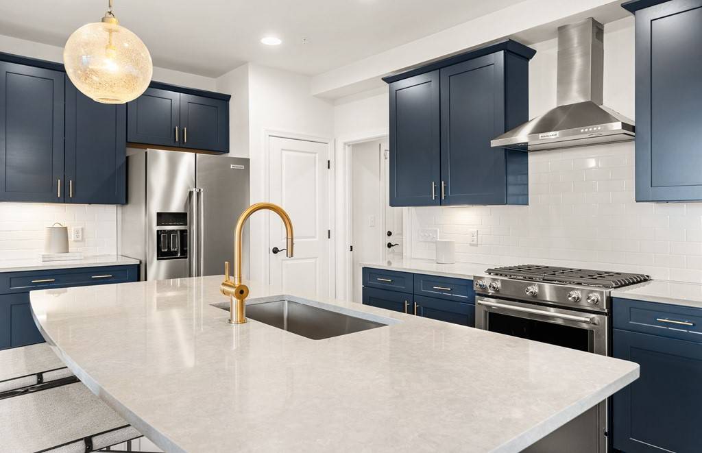 East Providence, RI 02916,38 East Point DR #5