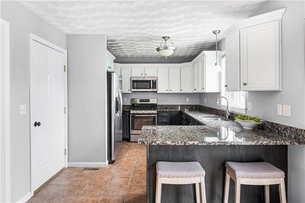 Cranston, RI 02921,149 Cheshire DR