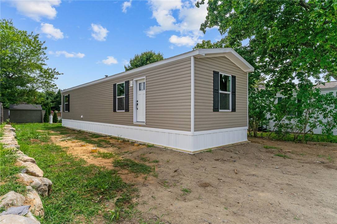 East Greenwich, RI 02818,190 Cooper LN