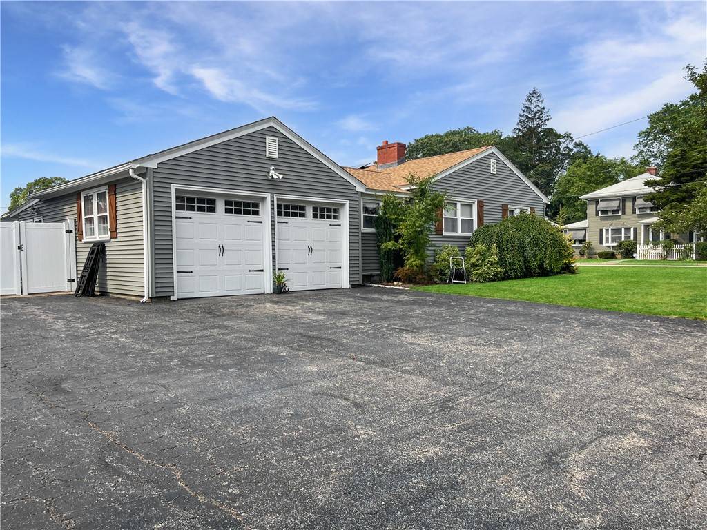 Warwick, RI 02886,30 Alvin ST