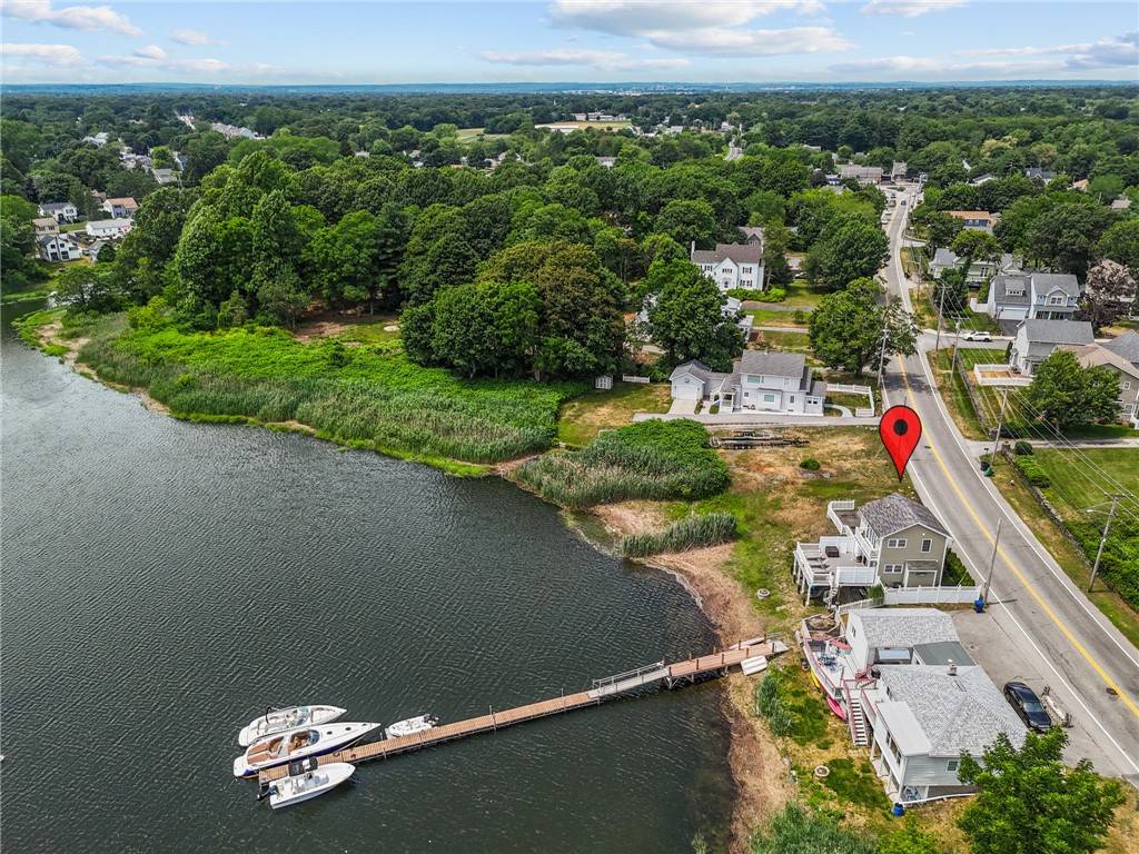 Warwick, RI 02889,117 Warwick Neck AVE