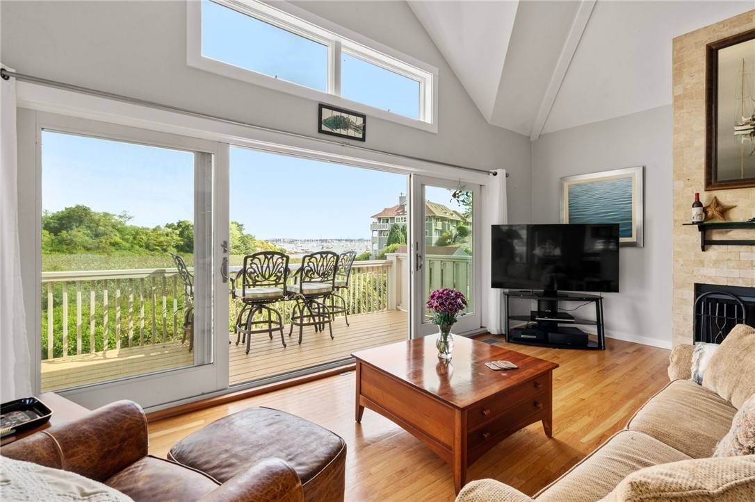 Newport, RI 02840,157 Harrison AVE #28