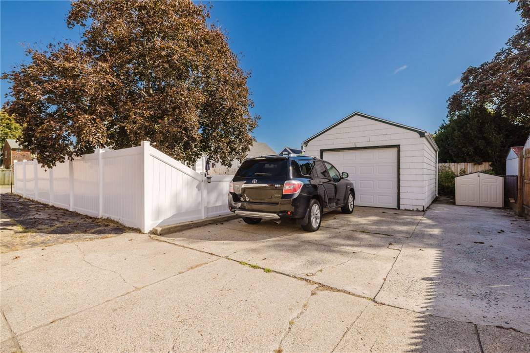 Pawtucket, RI 02861,3 Lindesta RD