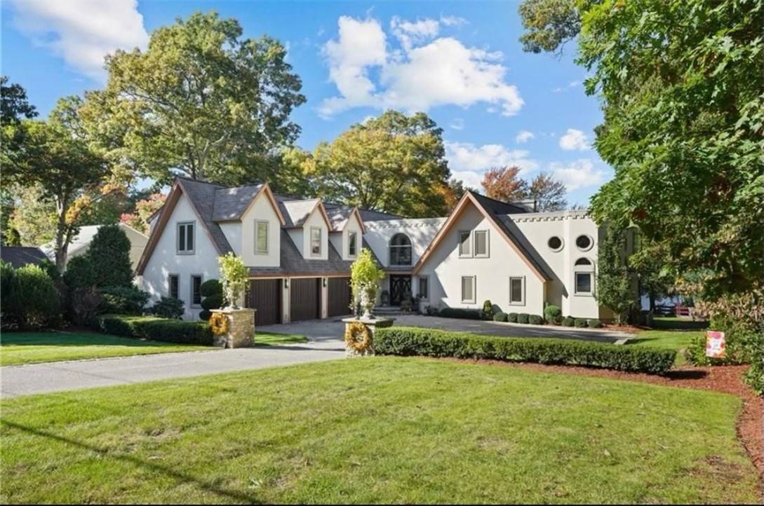 Johnston, RI 02919,63 Shore DR