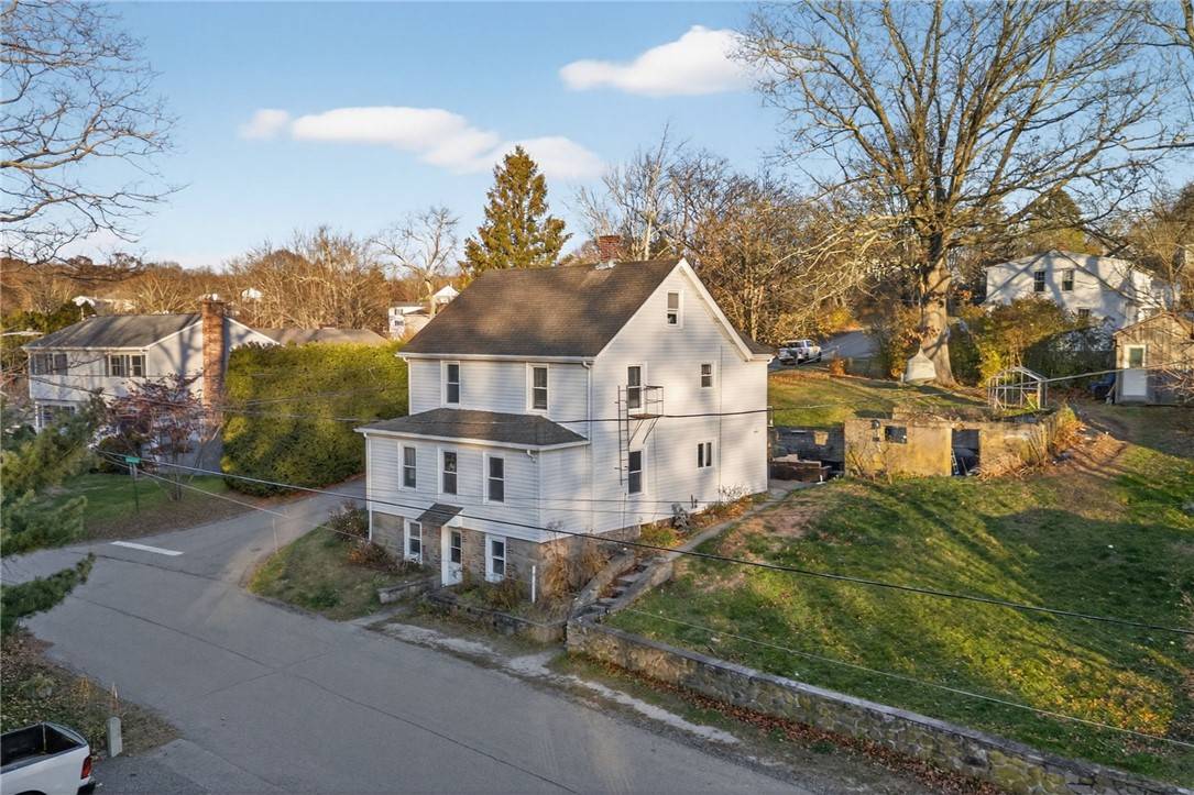 Westerly, RI 02891,7 Ava ST