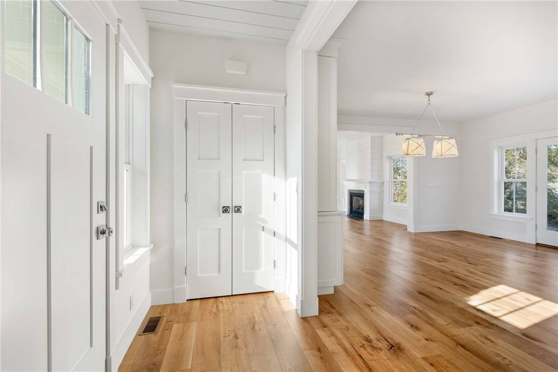 Bristol, RI 02809,1 Knowlton CT