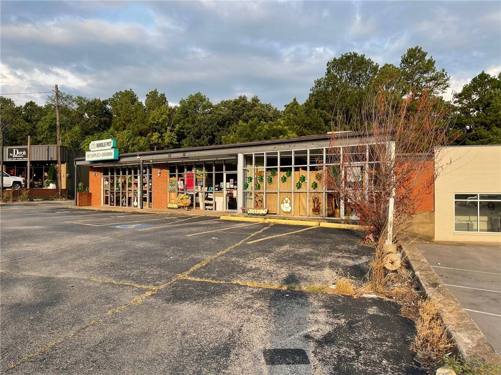 Fayetteville, AR 72703,2423 College Ave