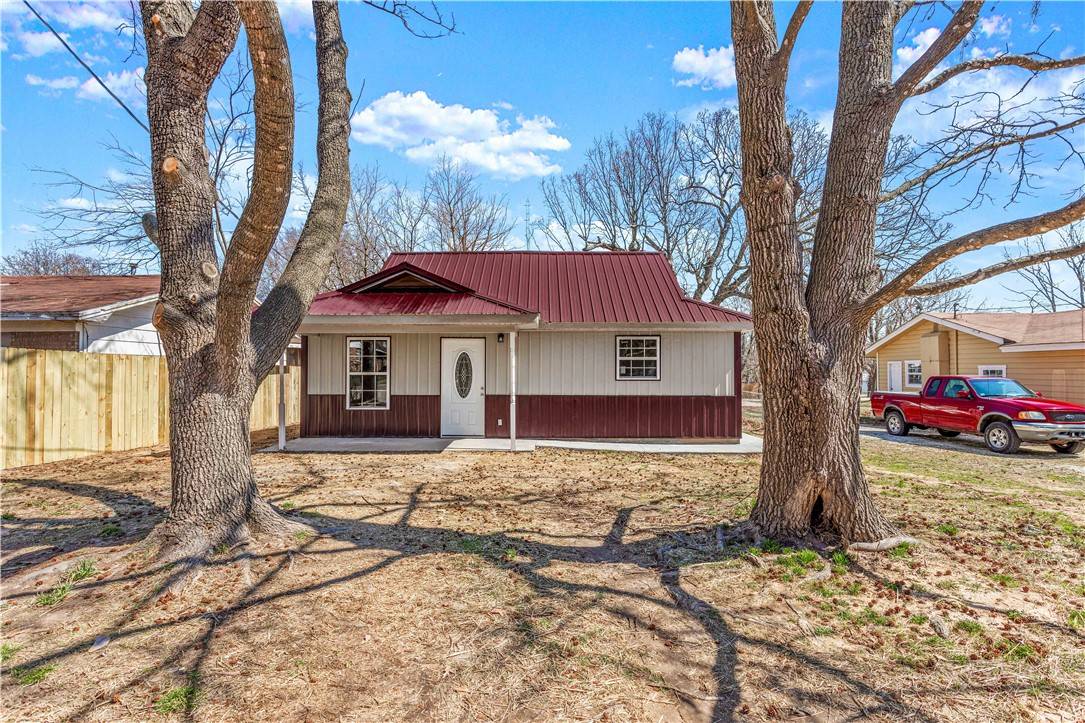 Lincoln, AR 72744,116 N West Ave