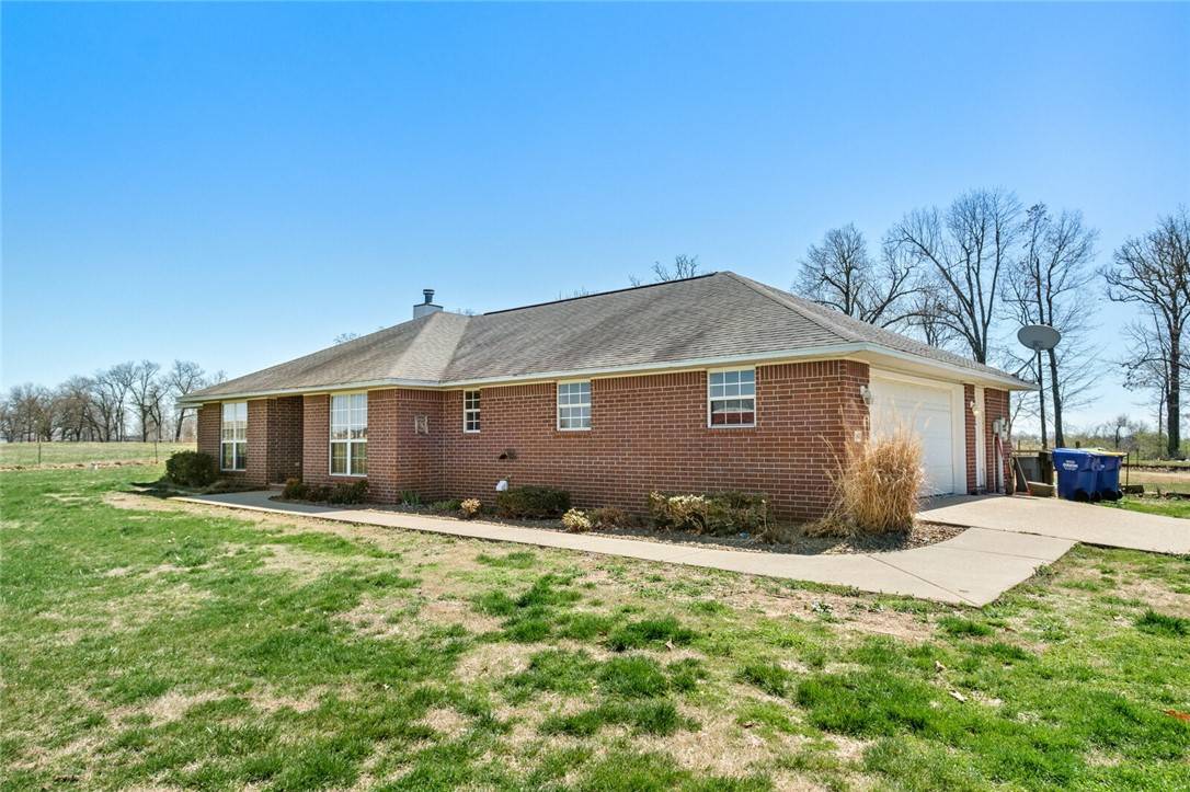 Lowell, AR 72745,1819 Zion Church Ave