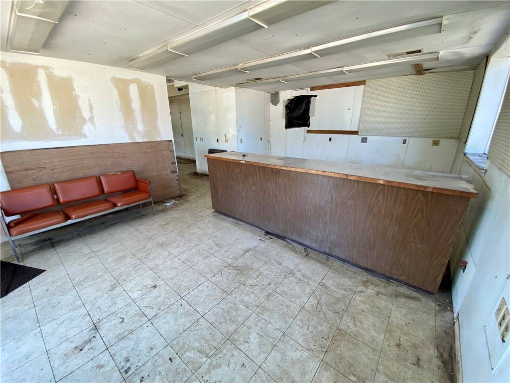Fayetteville, AR 72701,375 N Main Ave