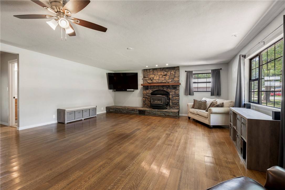 Pea Ridge, AR 72751,127 Van Dorn St