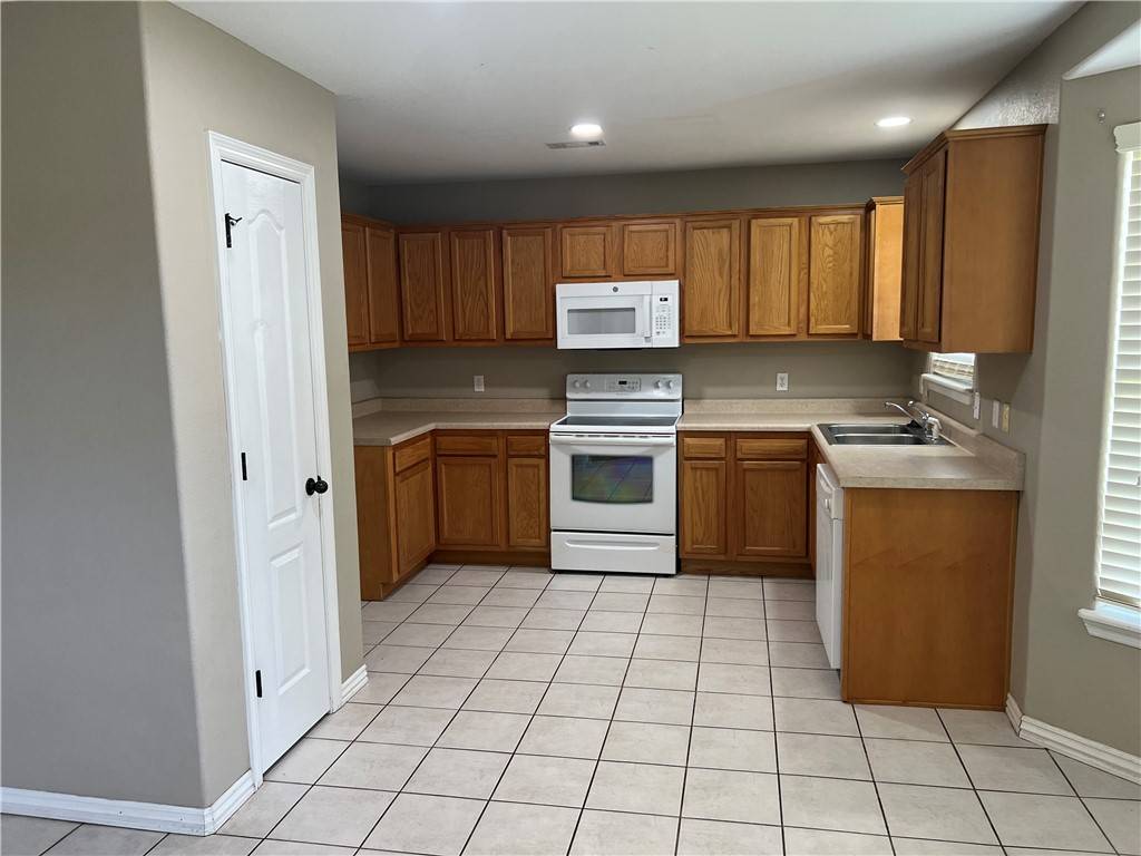 Gentry, AR 72734,905 Churchill Ct