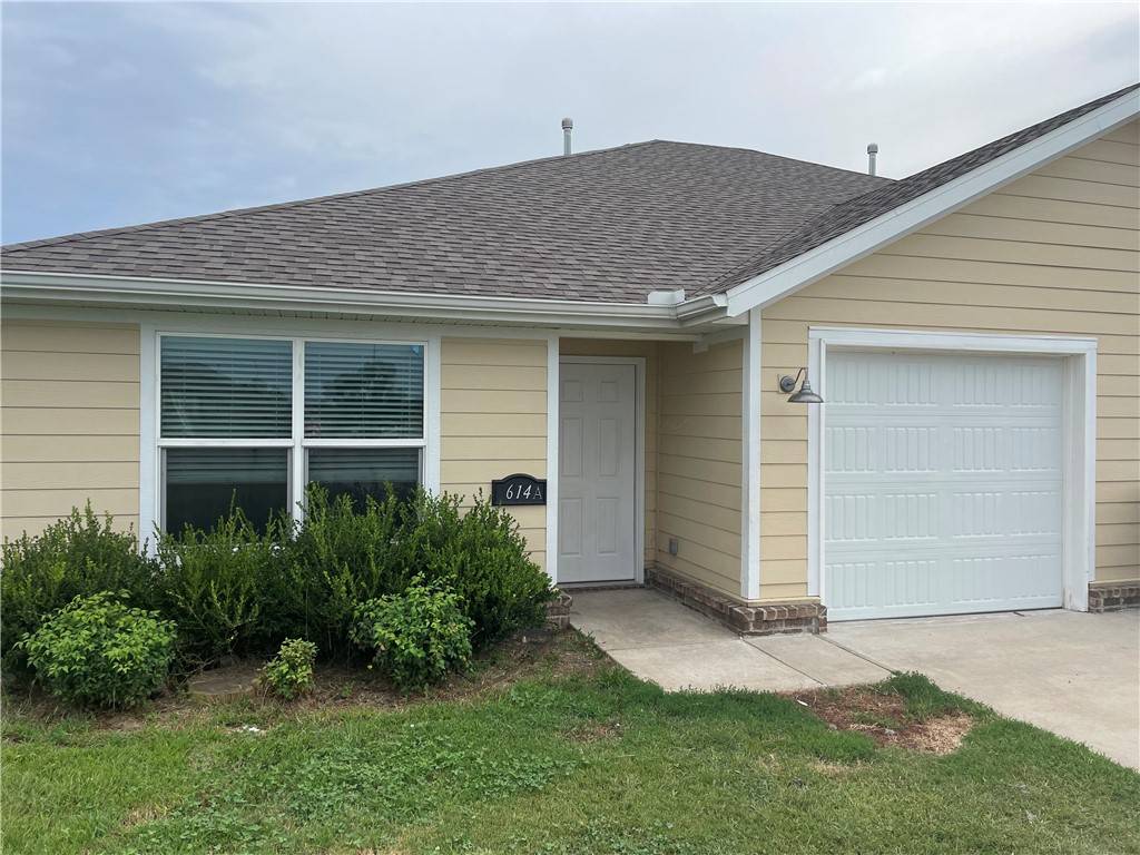 Siloam Springs, AR 72761,614 Christopher Dr #A