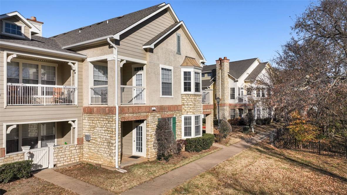 Rogers, AR 72758,5126 W Stone Mnr