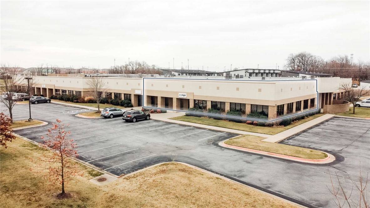 Bentonville, AR 72712,211 SE 34th St #7
