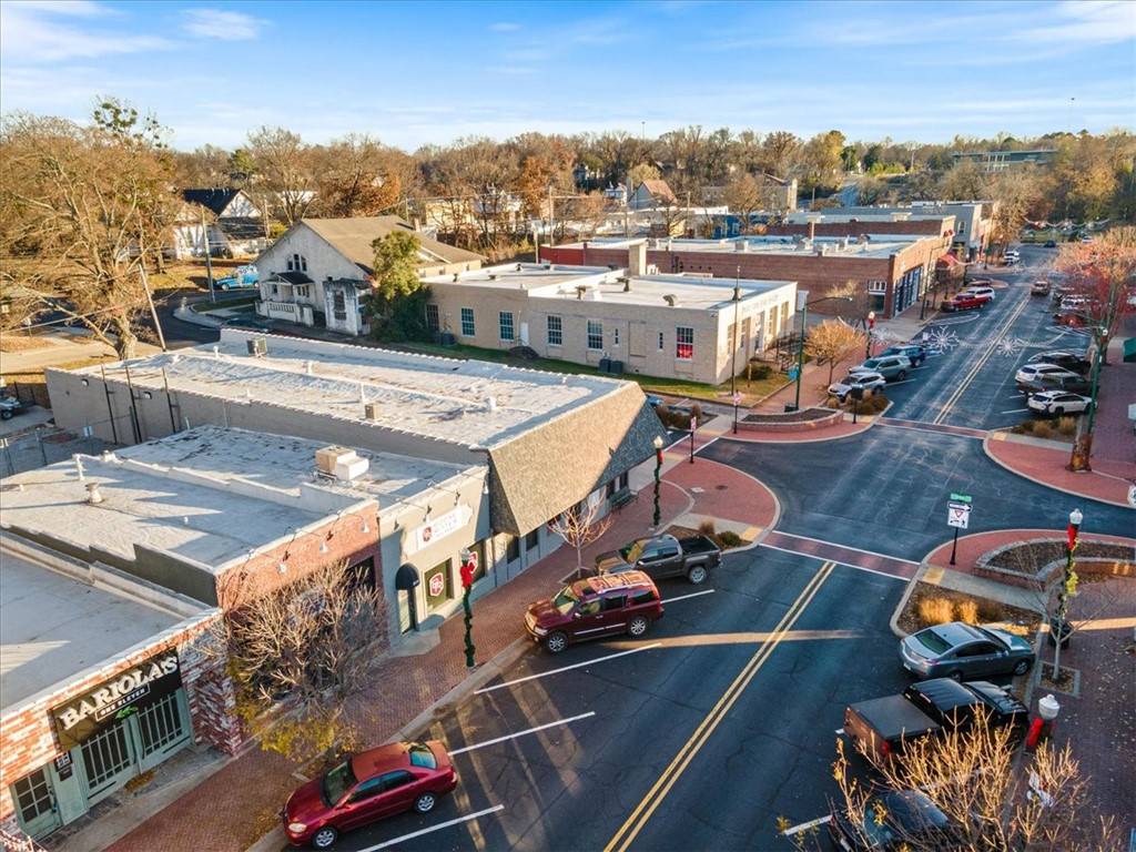 Siloam Springs, AR 72761,101-103 N Broadway St