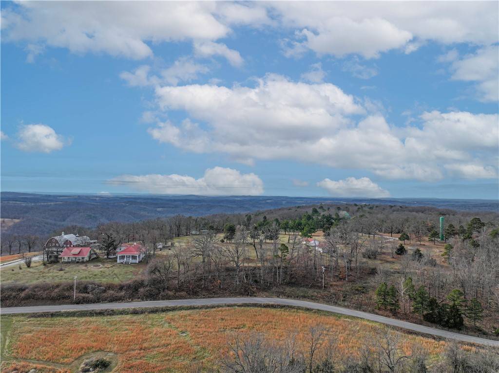 Eureka Springs, AR 72632,805 County Rd 102