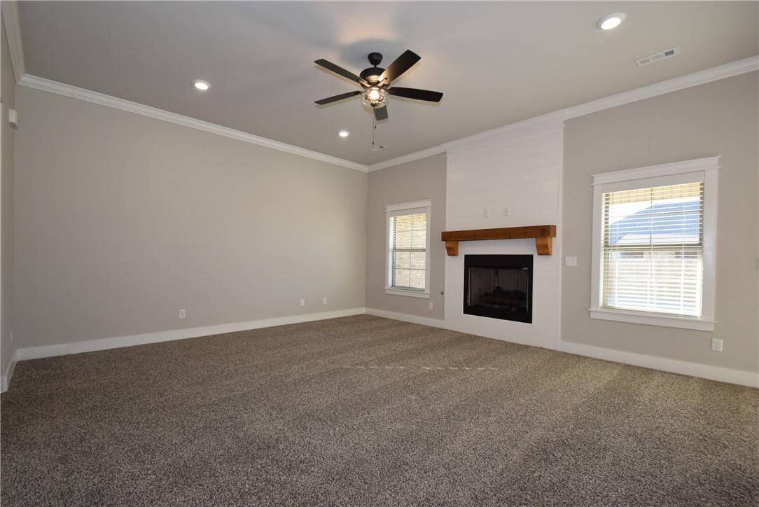 Tontitown, AR 72762,889 Maple View St