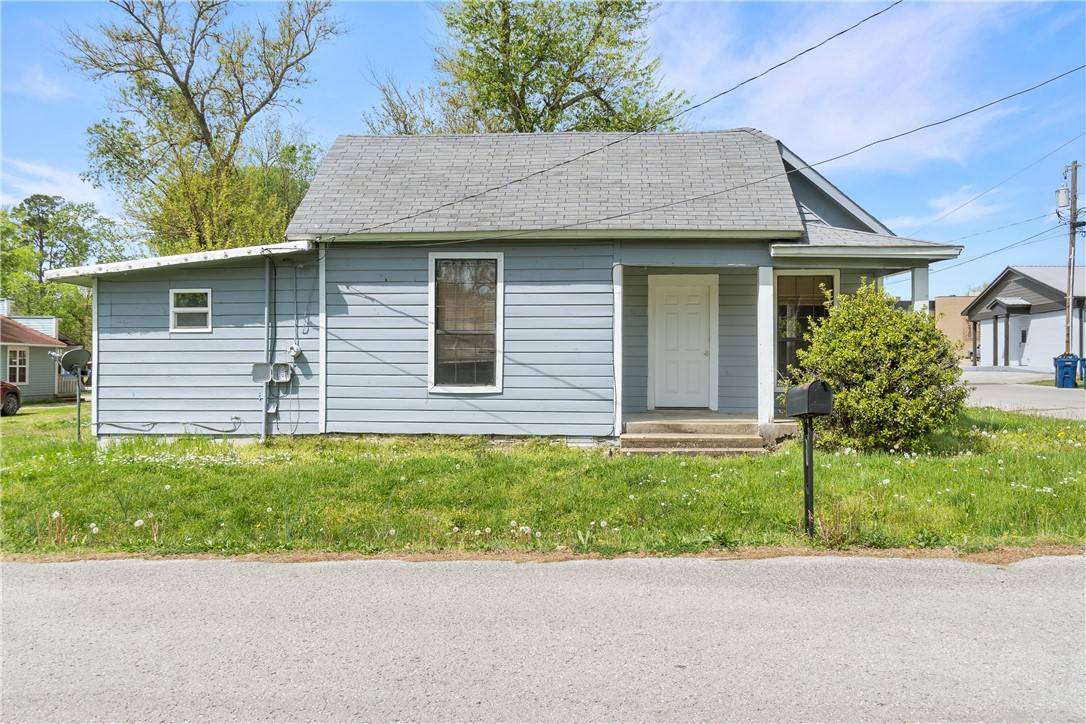 Siloam Springs, AR 72761,514 S Broadway St