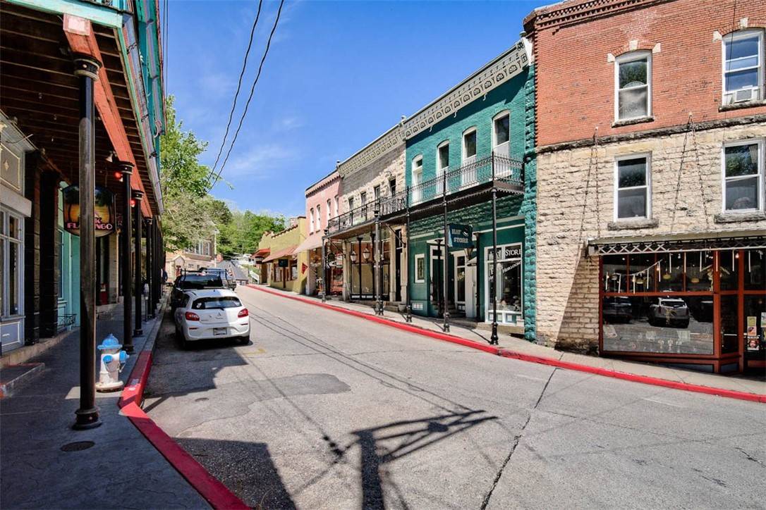 Eureka Springs, AR 72632,93 Spring St