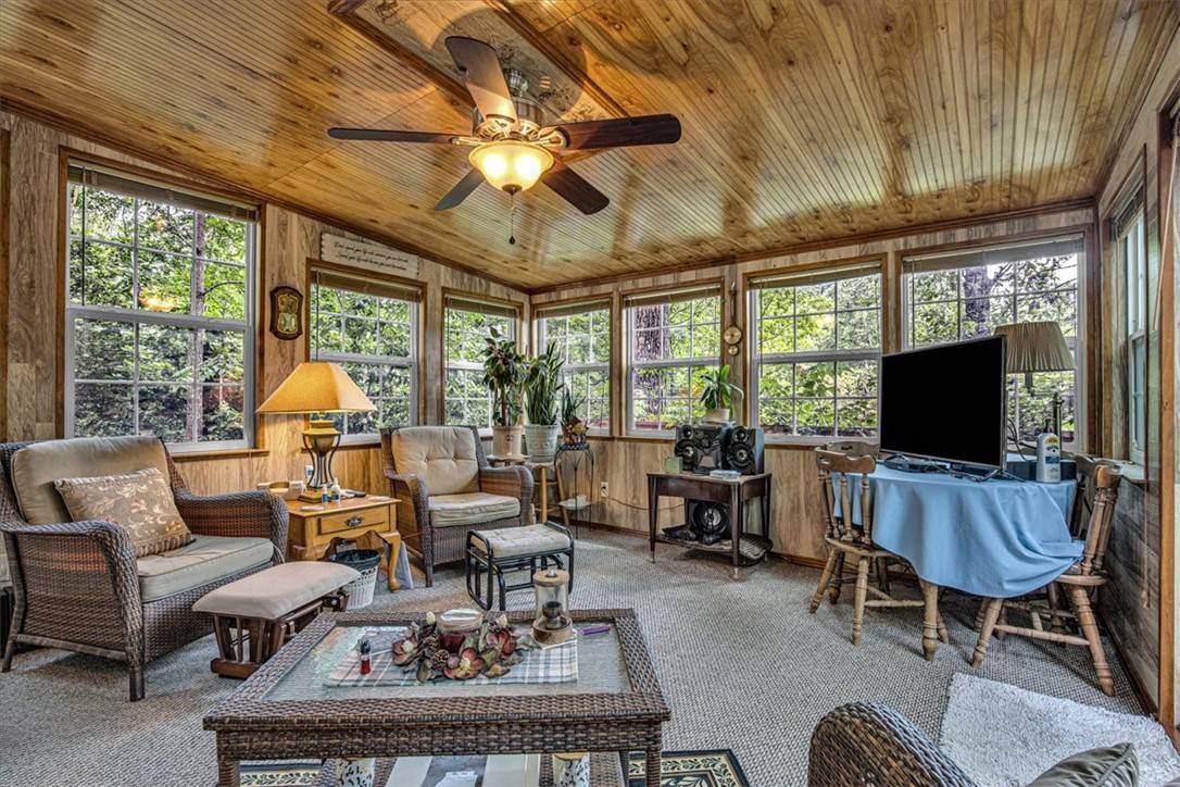 Pineville, MO 64856,943 Hickory Ln